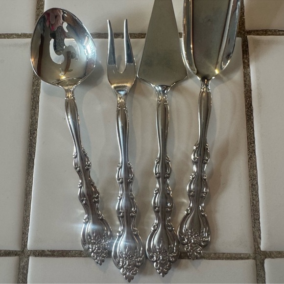 Oneida LTD Hostess Silver Serving Utensil Set; $99 retail - Picture 3 of 6